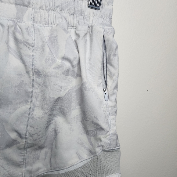 Lululemon Hotty Hot Short II Long 4" Inseam Running Shorts White Gray Sz 10 Tall - Picture 4 of 5